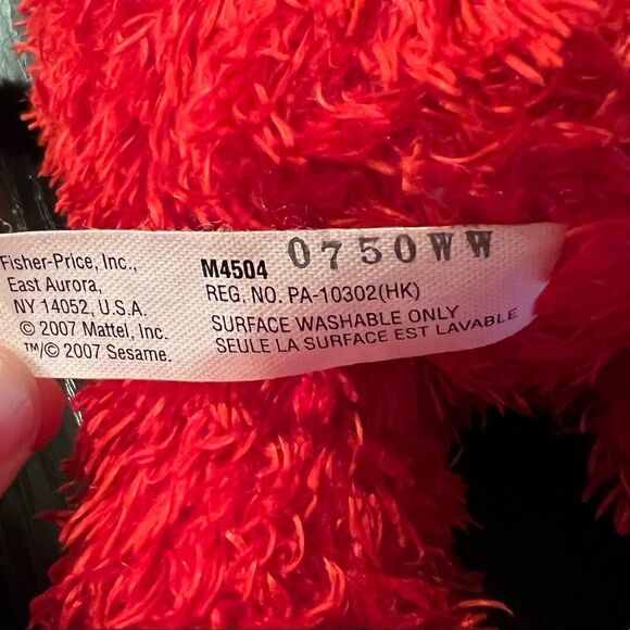 Fisher-Price Tickle Me Elmo circa 2007. - Picture 10 of 11